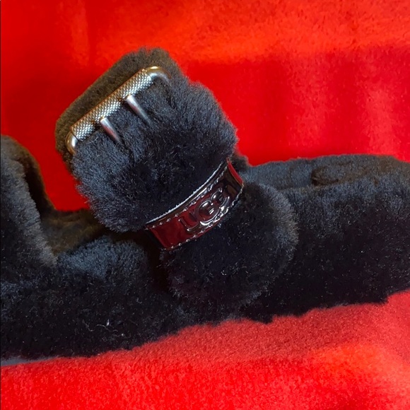 UGG Slippers - Picture 5 of 9